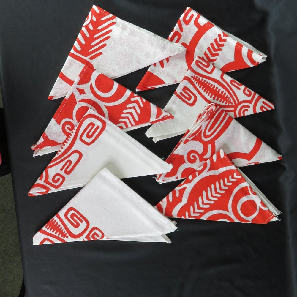 Vintage Tahitian Tablecloth 8 Napkins Hand Round 62 inch Red White Polynesian - Picture 2 of 10